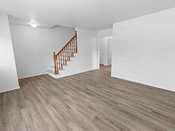 2nd image of 62 Confederation St