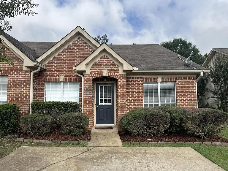 5901 Southwood Pkwy — Photo 1