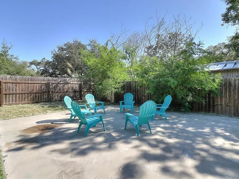 916 E Cedar St — Photo 16