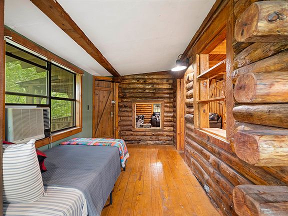 33rd image of 709 Jones Rd