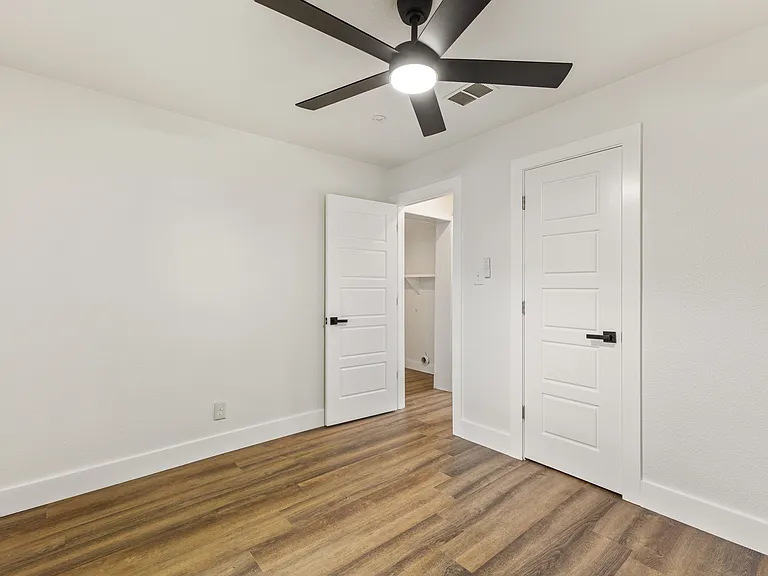 418 Lillian St — Photo 14