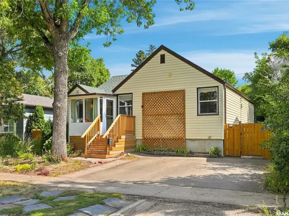 2213 Coy AVENUE, Saskatoon, SK S7M 0J4