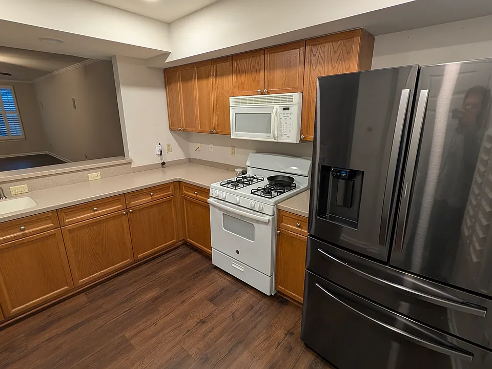 Gas range and oven. Refrigerator has built in water pitcher.