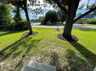 305 S 15th St, West Columbia, TX 77486