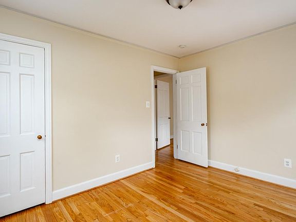 4th image of 821 Neff Rd