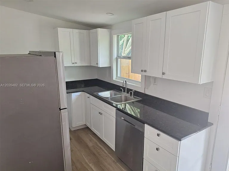 1121 NE 1st Ave — Photo 2