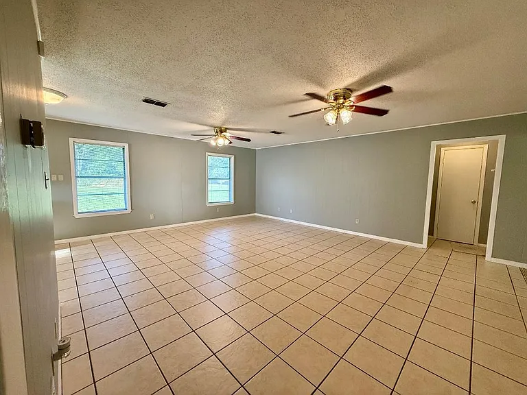 10514 FM 1650 — Photo 20