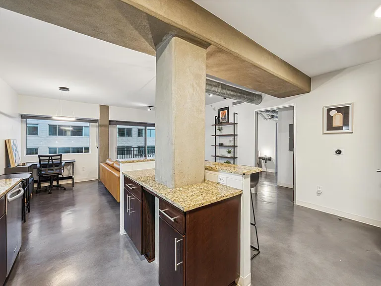 800 Brazos St #1002 — Photo 2