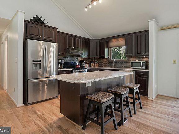 3rd image of 108 Arundel Ave