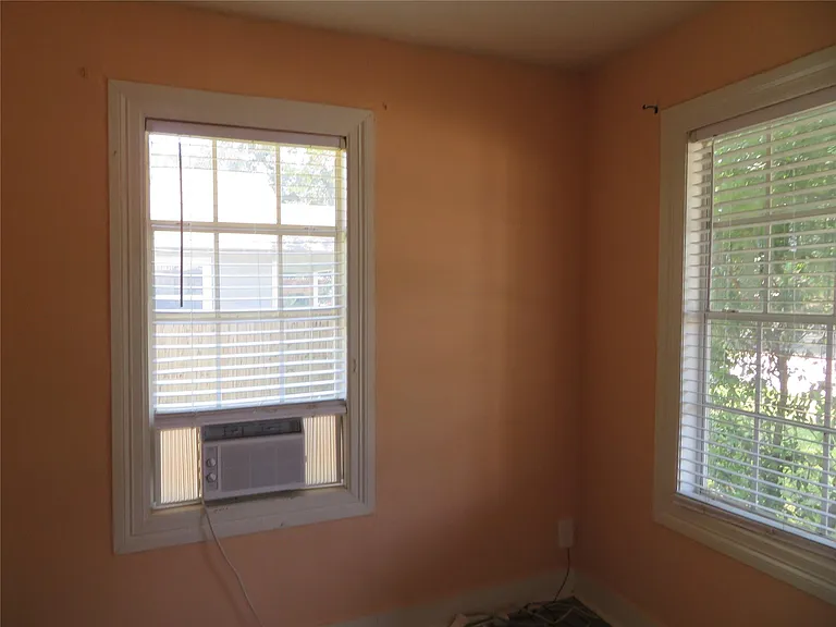 422 Mill Ave — Photo 5