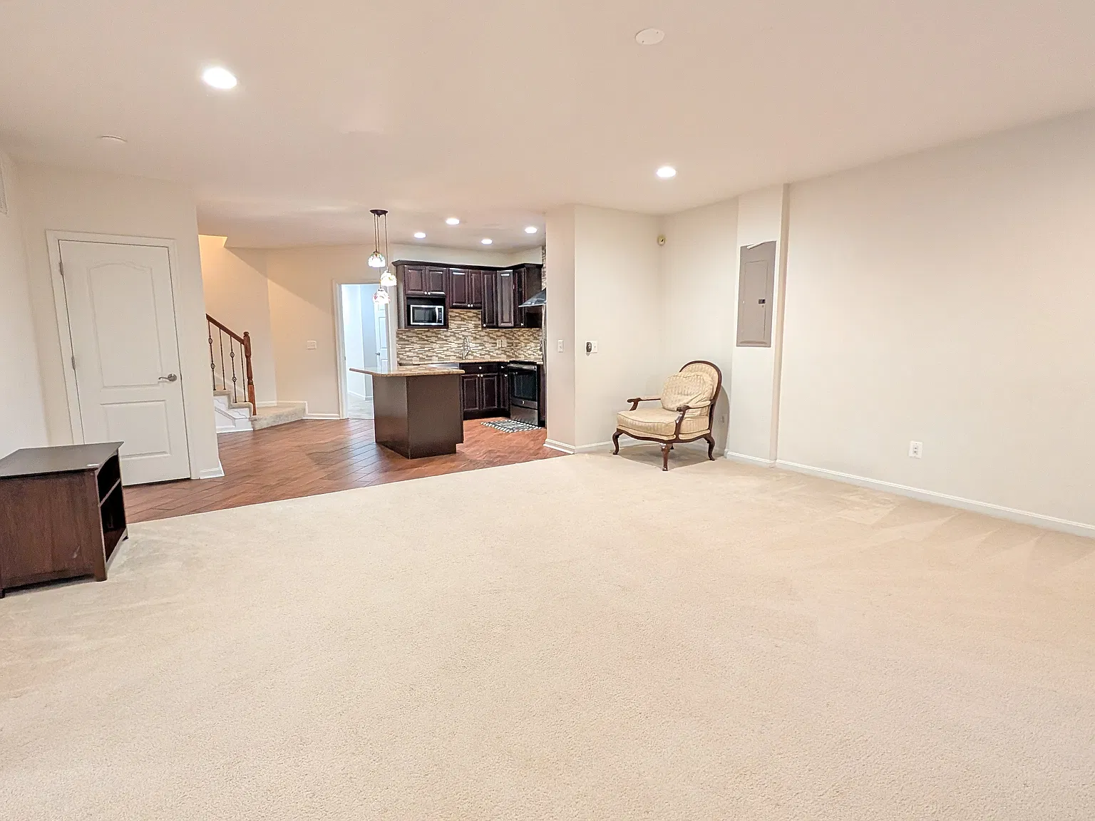 2 bed, 4205 sqft, $1,750 — Photo 3
