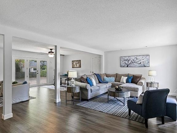 5th image of 304 Bright Meadows Dr