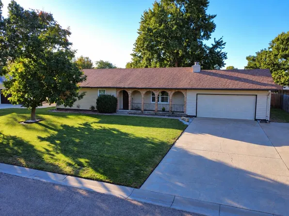 915 W 13th St, Larned, KS 67550