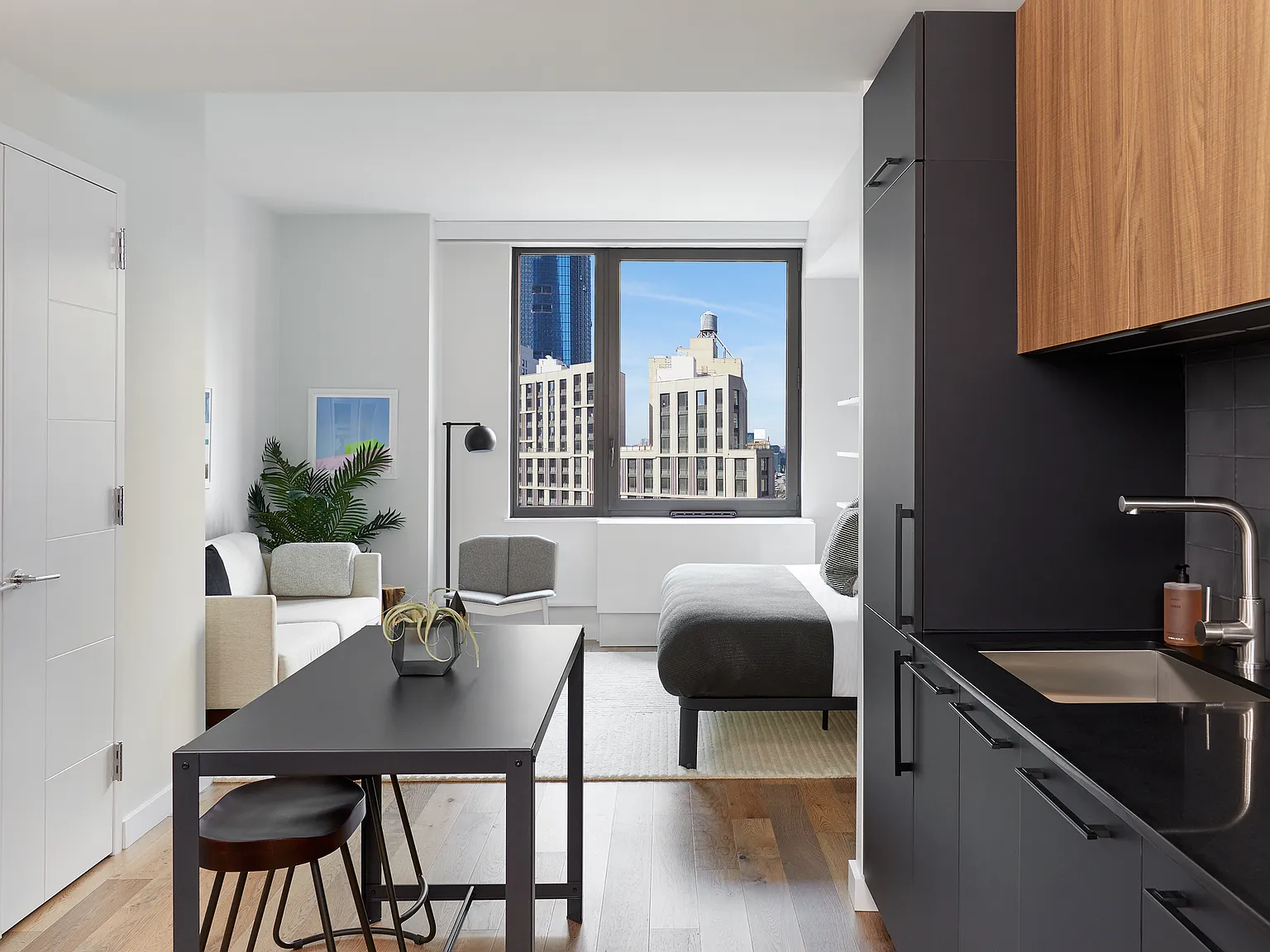 411 West 35th Street — Photo 2