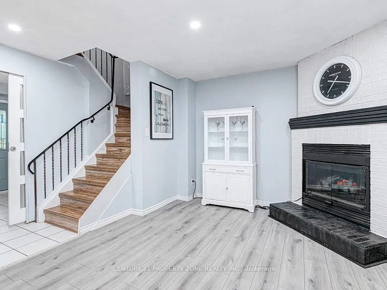 6 Roehampton Cres W — Photo 5
