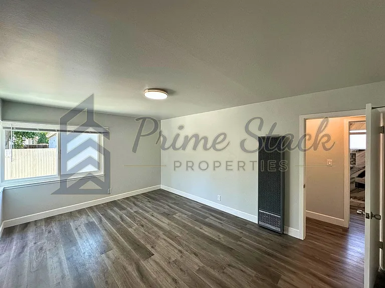 122 Asbury St — Photo 4