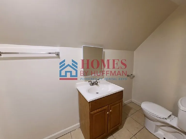 1319 Oakley St — Photo 13