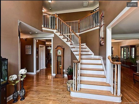 3rd image of 120 Parkside Ln