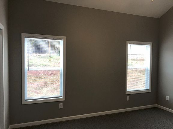 5th image of 261 Charlotte Cir
