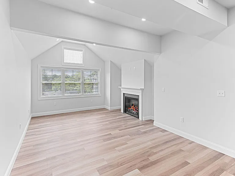 21 Market St — Photo 13