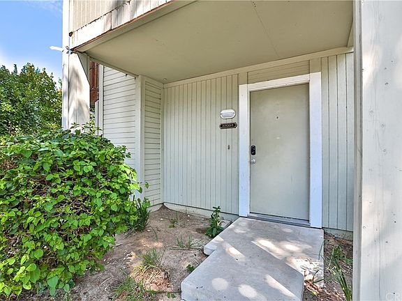2nd image of 22133 Burbank Blvd Unit 1