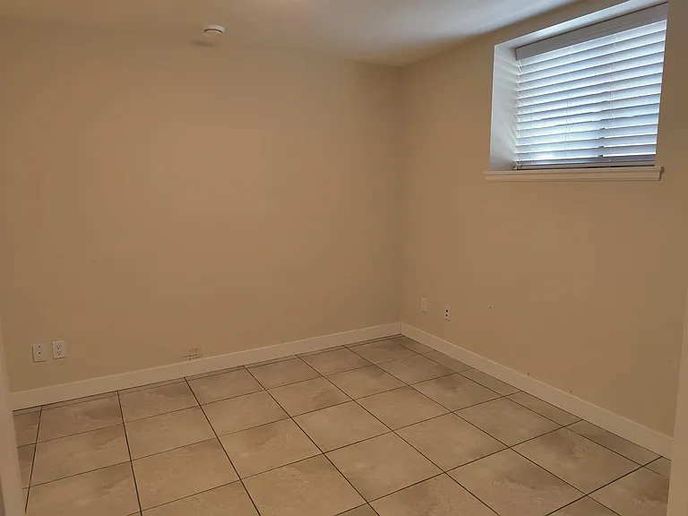 4296 Dundas St — Photo 5