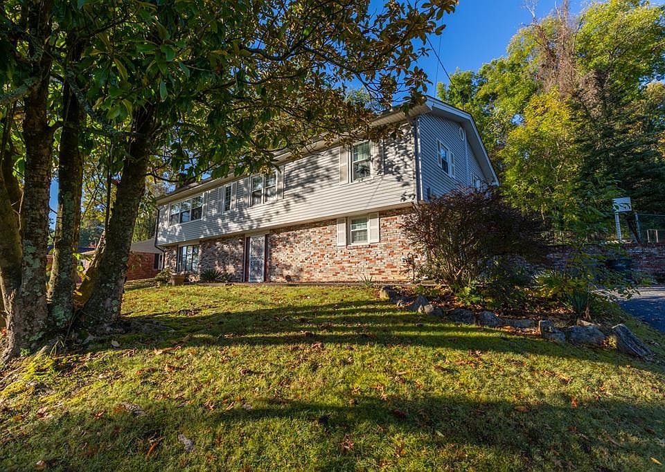 1st image of 120 Lawndale Dr