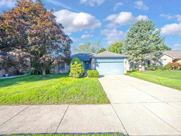 46857 Amberwood Dr, Shelby Township, MI 48317