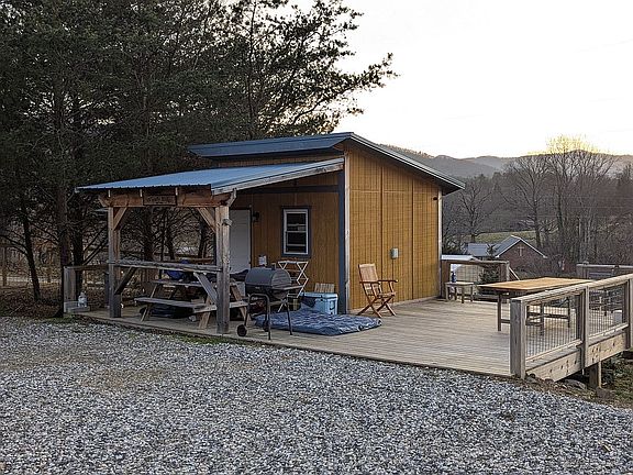 5th image of 137 Cowboy Ln