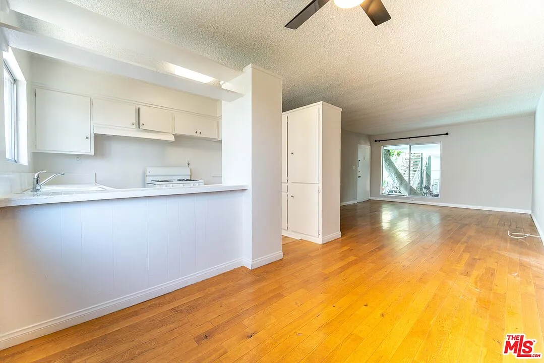 2 bed, 1.0 bath, 850 sqft, $2,850 — Photo 2