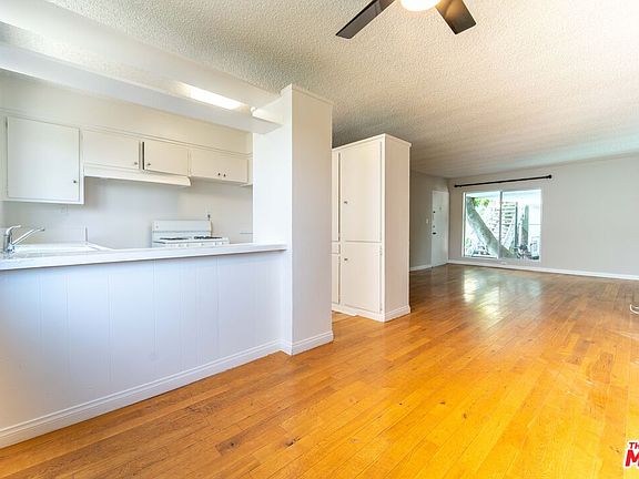 2nd image of 941 N San Vicente Blvd APT 1