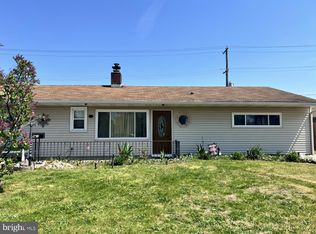 511 Stonybrook Dr, Levittown, PA 19055
