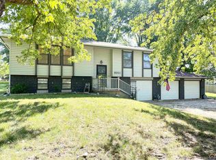 8011 SW 22nd St, Topeka, KS 66614