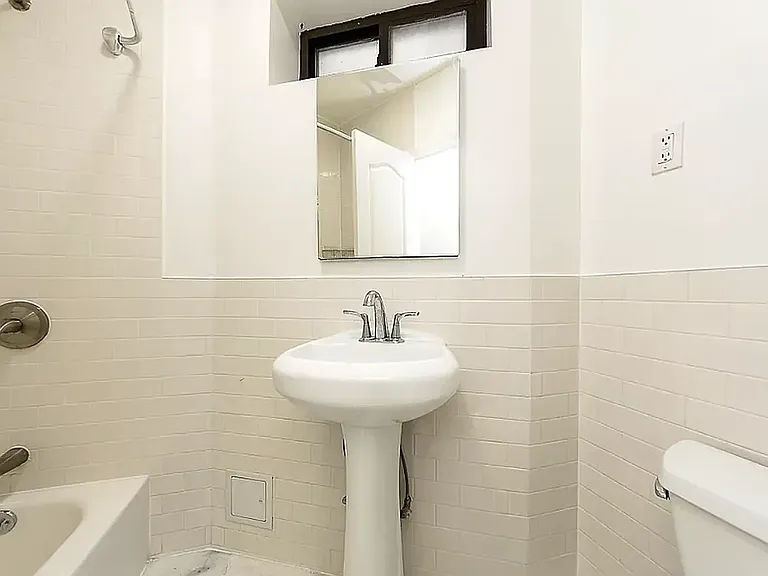 260 Saint James Pl #1A — Photo 5
