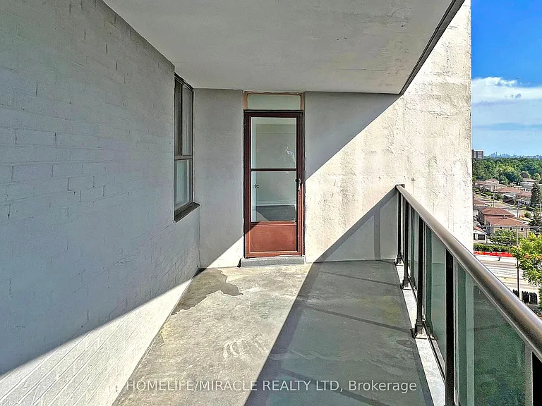 10 Tobermory Dr #1206 — Photo 42