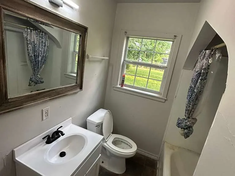 344 E Woodrow Pl — Photo 9