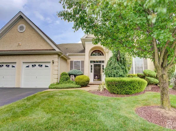 3 Crooked Stick Pl, Monroe Township, NJ 08831