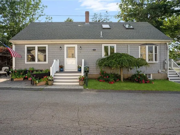 3 Harold St, Newport, RI 02840