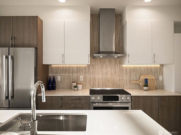 5th image of 2206 11th Avenue W #B