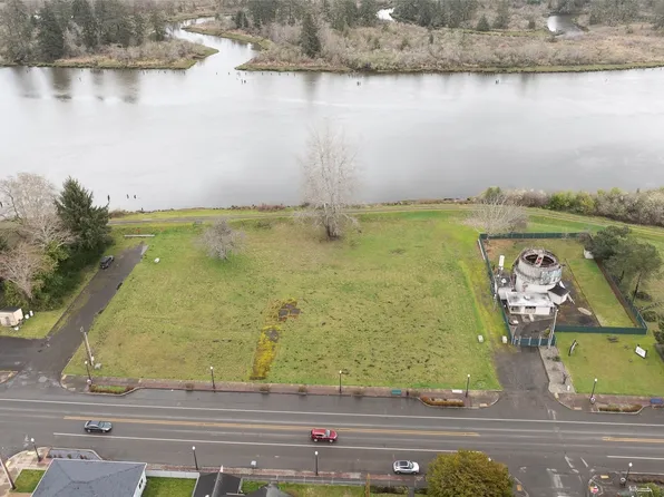 825 1st Street, Cosmopolis, WA 98537