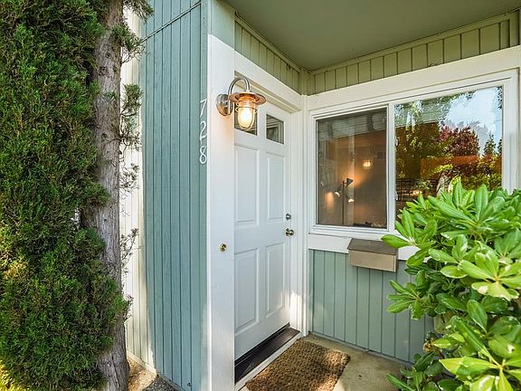 5th image of 728 Nina Ln