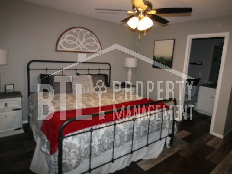 2907 Vineyards Pkwy #2 — Photo 29