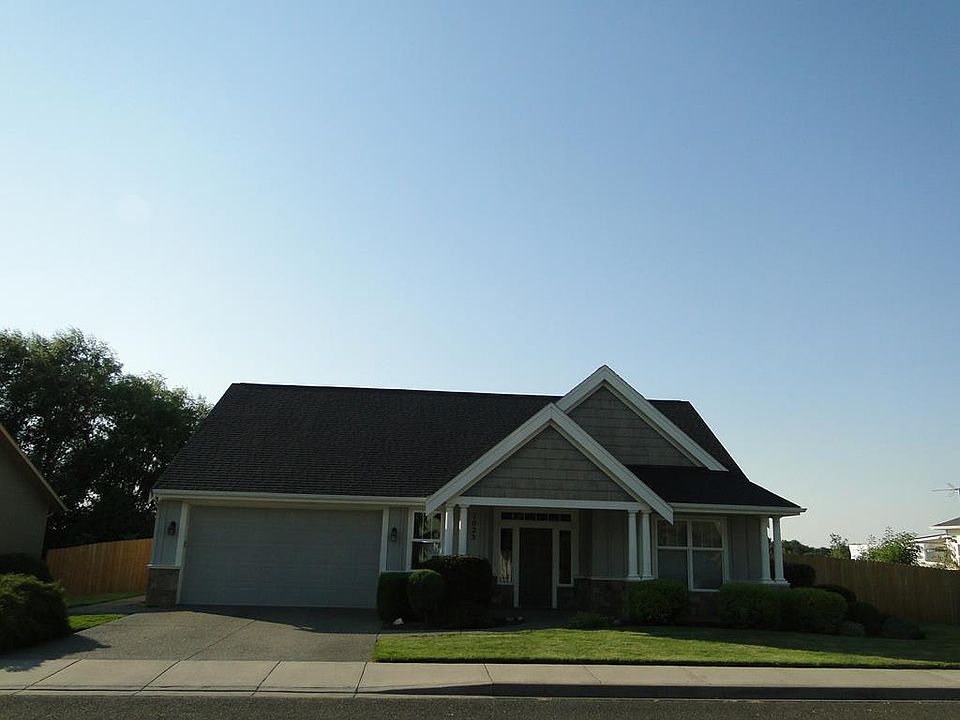 1st image of 1023 SE Sentry Dr