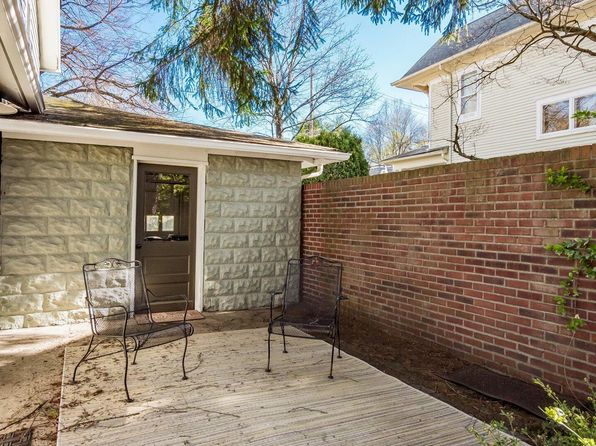134 N Pearl St, Granville, OH 43023