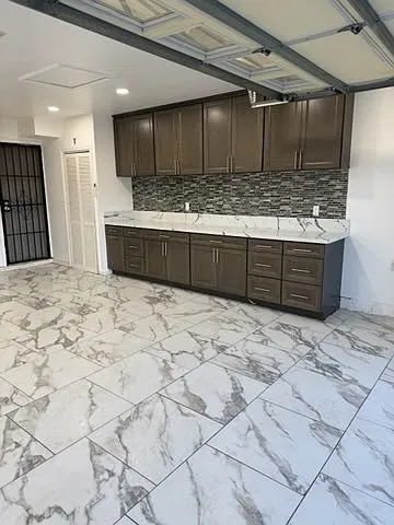 4 bed, 2047 sqft, $4,300 — Photo 2