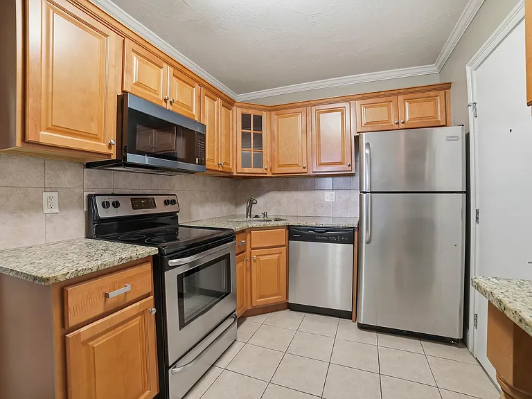 47 Alvarado Ave #1A — Photo 2