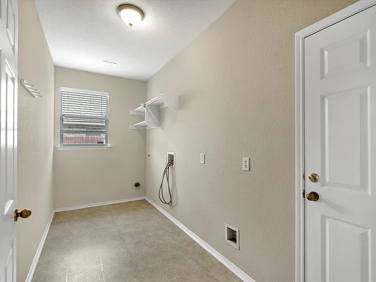 4402 Emerald Leaf Dr — Photo 7