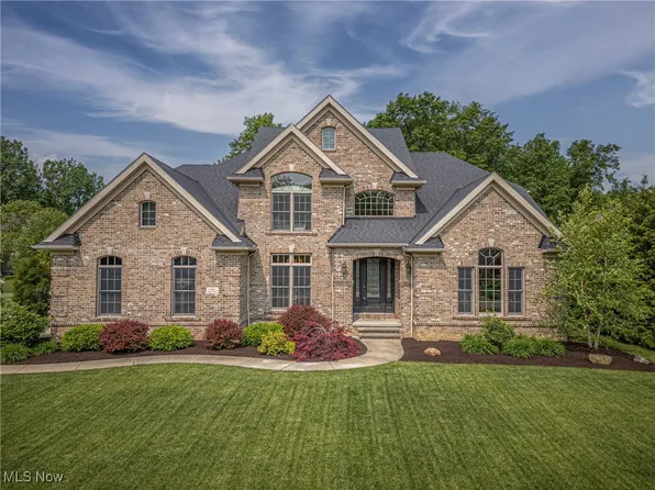 556 Long Cv, Avon Lake, OH 44012