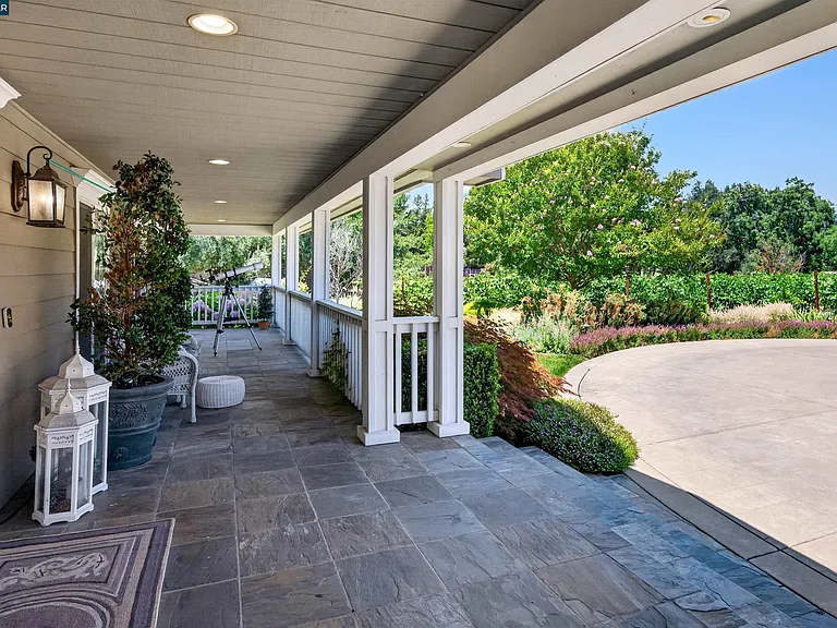 2207 Martin Ave — Photo 24