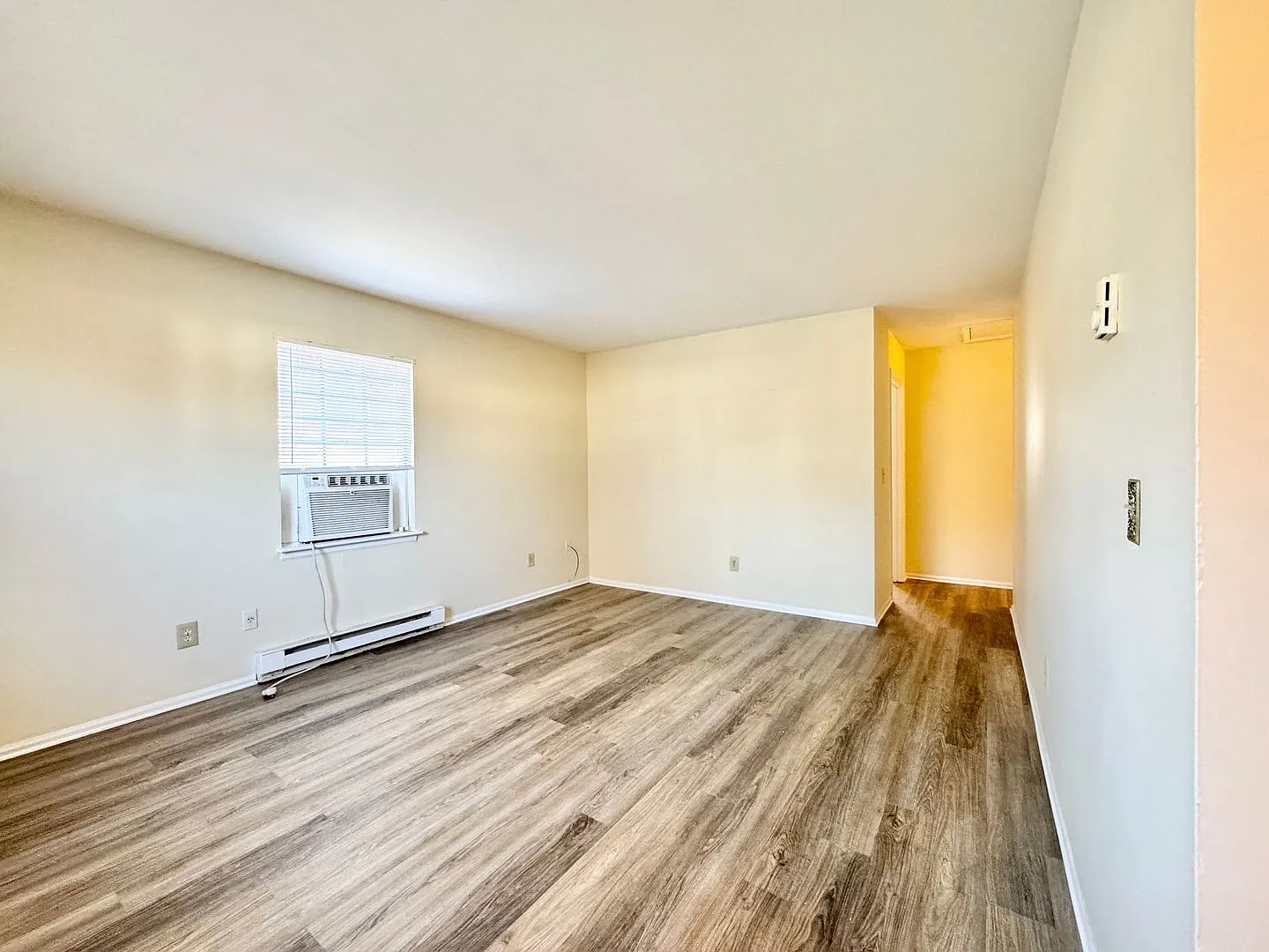 3 BR Brick Shannon Woods Home — Photo 3